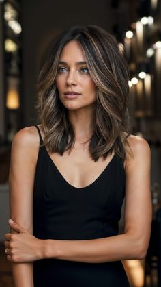 45 Stunning Medium Length Brunette Balayage Ideas to Elevate Your Look Hair Dark Blonde Balayage, Dark Roots Lighter Ends, Dark Root With Blonde Balayage, Medium Length Haircut Fall 2024, Balayage Hair Dark Roots, Highlights With Dark Roots, Natural Brunette Balayage, Dark Root Balayage, Dark Brunette Balayage