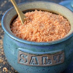 DIY Homemade Sriracha Salt makes a great hostess or holiday gift! It's a flavor explosion and just 2 ingredients! Flavored Salts Recipes, Homemade Sriracha, Best Salsa Recipe, Bacon Jam Recipe, Best Food Gifts, Easy Salsa Recipe, Liquor Recipes, Flavored Salts, Chocolate Liquor