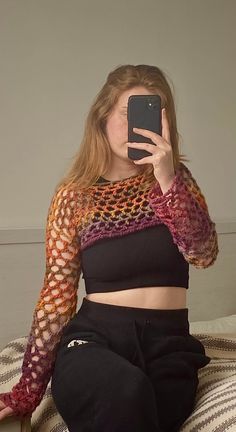 #dress #smartdress #dressideas #stylehacks #bestclothing #outfits Shrug Jumper Outfit, Apocalypse Crochet, Crochet Sleeves Outfit, Bolero Shrug Pattern, Crochet Bolero Pattern Free, Crochet Mesh Shrug, Mesh Jumper, Bolero Sleeves, Crochet Wrap Top