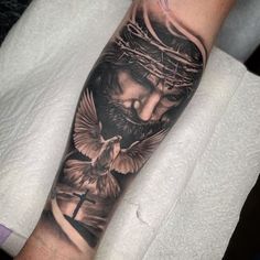 Jesus Tattoo On Arm, Jesus Forearm Tattoo, Jesus Hand Tattoo, Jesus Tattoo Sleeve, Christus Tattoo, Jesus Christ Tattoo, Jesus Tattoo Design, Crown Tattoos