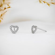 ✦ Stone Details✧ Shape: Round Cut Moissanite✧ Weight: 0.80 TCW✧ Color: DEF(Colorless)✧ Clarity: VVS ✦ Earrings Details✧ Metal: Gold (10KT, 14KT, 18KT)✧ Metal Tone: Yellow, White, Rose Gold Round Diamond Earrings, Traditional Diamond, Moissanite Diamond Rings, Types Of Diamonds, Moissanite Earrings, Round Moissanite, Diamond Stud Earrings, Custom Earrings, Diamond Stud