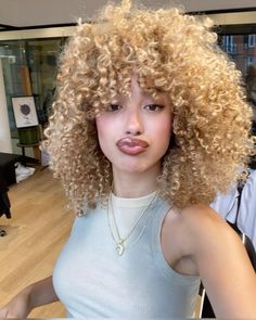 Blonde Hair Wax Curly Hair, Curly Hairstyles Haircuts, Curly Blonde Hair Bangs, Natural Blonde Highlights Short Hair, Blonde Curly Hair Black Women, Honey Blonde Curly Hair, 4a Curls, Blonde Hair Curly, 3c Curls