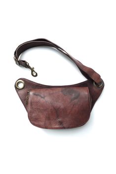 Boho Chic Vintage Brown Leather Bum Bag.Great to use it around your hips as a bum bag, or across your chest as a unique sling bag. This brown leather bum bag is great for stylish and sophisticated women. Also for free spirits in a festival encounter.Enough space for your everyday must carry items. Also take it secure with you for that festival or party, and keep on moving with ease and style! This elegant belt bag is made in soft black leather, but resistant as well for many years by your side ; Stylish Fanny Pack, Diy Leather Working, Leather Hip Bag, Hunting Bags, Mini Mochila, Leather Sling Bag, Leather Fanny Pack, Leather Bags Handmade, Bum Bag