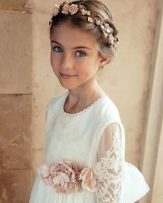 30+ Gorgeous Scarf On Head Ideas For A Bad Hair Day First Communion Hairstyles, Kids Hairstyles For Wedding, Wine Hair Color, Light Strawberry Blonde, Communion Hairstyles, Growing Out Hair, Black Hair Balayage, Wine Hair, Ginger Hair Color