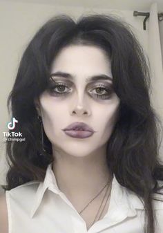 Witch Bride Costume, Female Sweeney Todd Costume, Corpse Bride Make Up Halloween, Cemetary Bride Makeup, Zombie Vampire Makeup, Corpse Halloween Makeup, Corpse Halloween Costume, Zombie Makeup Pretty, Victoria Corpse Bride Makeup