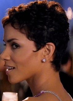 Halle Berry Short Hair 90s, Artist Persona, Curl Inspiration, Die Another Day, Natural Hair Short Cuts, Short Hair Images, Haircuts Straight Hair