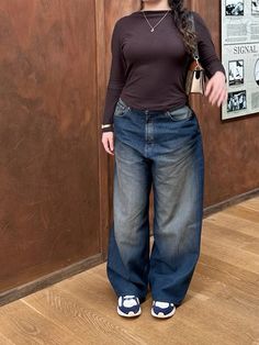 Baggy casual streetwear outfit Baggy Clothes Midsize, Baggy Jeans 90s Outfit, Baggy Pants Midsize, Mid Size Baggy Jeans Outfit, Baggy Jeans Outfit Modest, Modest Baggy Outfits, Baggy Jeans Curvy Girl, Midsize Baggy Outfits