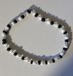 Fun bracelet for yourself or as a gift to others. Made with White, Black, and Clear Glass beads. With sizes from 5 to 9 inches. Black And White Bead Bracelet, Bracelet Ideas Black And White, Black And White Beads Bracelet, Black And White Bracelets Beads, Black Bracelet Ideas, Bracelet Ideas Simple, Bracelet Ideas With Beads, Black And White Bracelets, Black And White Beaded Bracelet