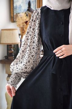 Hijab Fashion Summer, Iranian Women Fashion, Fashion Top Outfits, Mode Abaya, Modesty Fashion, Muslim Fashion Dress, Trendy Fashion Tops, Muslim Fashion Outfits, Muslimah Fashion Outfits