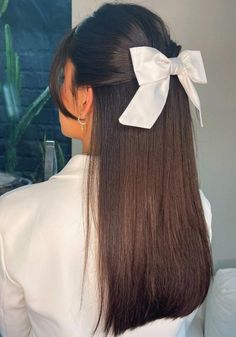 Elegant Half-Up Hairstyle for Straight Hair Trendy We Fryzurach, Ootd Instagram, Bow Hairstyle, Ribbon Hairstyle, Half Up Half Down Hair, Half Up Hair, Elegant Hairstyles, Ponytail Hairstyles, Down Hairstyles