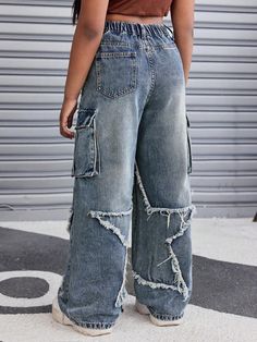 Details:Button \nFit Type:Loose \nDetails:Pocket \nDetails:Zipper \nClosure Type:Zipper Fly \nColor:Dark Wash \nPattern Type:Plain \nType:Straight Leg \nWaist Line:High Waist \nLength:Long \nFabric:Non-Stretch \nMaterial:Denim \nComposition:80% Cotton \nComposition:13% Viscose \nComposition:5% Polyester \nComposition:2% Modal \nCare Instructions:Machine wash, do not dry clean \nBody:Unlined \nSheer:No \n Girls Fall Clothes, Clothes Back To School, Girls Y2k, Girls Fall, Girls Fall Outfits, Fall Clothes, Back To School Outfits, Cargo Jeans, Girl Falling