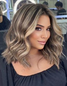 2023 Hair Color Trends For Women Long Hair, Honey Balayage Short Hair, Highlights For Short Brown Hair, Hair Coloring Ideas, Balayage Short Hair, Short Brunette Hair, Honey Balayage, Balayage Short, For Medium Length Hair Hairstyles