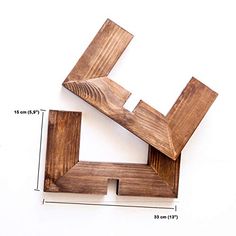 a wooden object is shown with measurements for the size and shape, as well as how to measure it