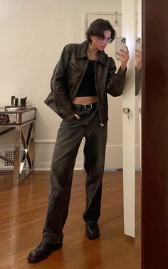 sasha calle Masc Womens Fashion, Sasha Calle Short Hair, Masculine Fits For Women, Masc Woman Outfit, Masc Style Women, Masc Women Fashion, Fashion Teacher Outfits, Soft Masc Outfits For Women, Masc Women Outfits