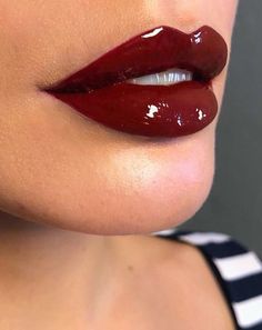 Lips Ideas, Nikki Makeup, Maquillage On Fleek, Lip Art Makeup, Dark Red Lips, Red Lip Makeup, Kissable Lips, Perfect Lips