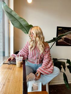 Coffee Date Outfit Spring, Coffee Date Outfit Winter, Poses Coffee Shop, Coffee Shop Date Outfit, Heal My Soul, Coffee Outfits, Coffee Shop Outfit, Outfits Nashville