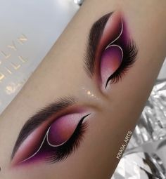 Eye Makeup On Hand, Makeup Collage, Hand Makeup, Eye Makeup Pictures, Eye Makeup Steps, Eye Makeup Designs, Creative Eye Makeup