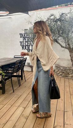 Outfits para ser la flor más bella del ejido | Es la Moda Arizona Fashion Outfits, Skirt Outfits Denim, Vetement Hippie Chic, Stile Hippie Chic, Outfits Fall 2022, Skirt Fall Outfits, Look Hippie Chic, Looks Hippie, Maxi Skirt Fall