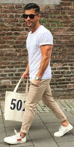 Chinos Outfit, Chinos Men Outfit, Men's Summer Outfit, Casual Chinos, Mens Fashion Blog, Mens Style Guide, Mode Casual, Adidas Outfit