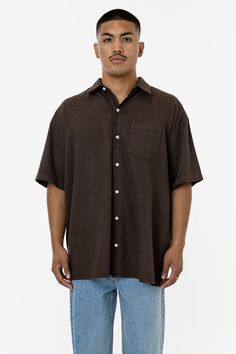 This relaxed button up is ideal for everyday, casual wear and is made of our lightweight 4 oz. cotton twill. This short sleeve style can be styled in endless ways and features a single front pocket and pearlescent buttons. We have garment dyed this 100% cotton style for a naturally worn in feeling, shrink-free finish and rich colors. Linen Button Down, Tall Guy Outfits, Oxfords Outfit, Buttoned Down Shirt, Guys Outfits, Boot Fits, Outfits Colorful, Los Angeles Apparel, Garment Manufacturing