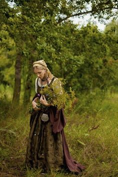 Hedge Witch, Medieval World, Medieval Dress, Witch Costume, Folk Fashion, Fantasy Costumes, Medieval Fantasy, Fantasy Clothing, Historical Fashion