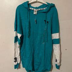 Size Xs - Oversized Fit Nwt Light Blue Hooded Top For Loungewear, Hooded Light Blue Top For Loungewear, Light Blue Sporty Top With Drawstring Hood, Trendy Light Blue Top With Drawstring Hood, Sporty Light Blue Hoodie Top, Light Blue Athleisure Top For Streetwear, Turquoise Tshirt, Pink Cropped Hoodie, Victoria Secret Pink Sweatshirts