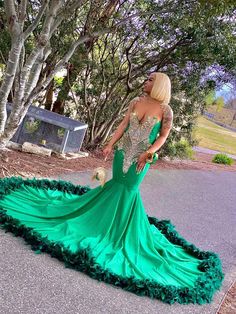 Silver And Green Prom Dress, Green And White Prom Dress, Light Blue And Silver Prom Dress, Gold And Green Prom Dress, Prom Dresses 2023 Green, Emerald Green And Gold Prom Dress, Green And Gold Prom Dress, Lime Green Prom Dress, Bal Dresses