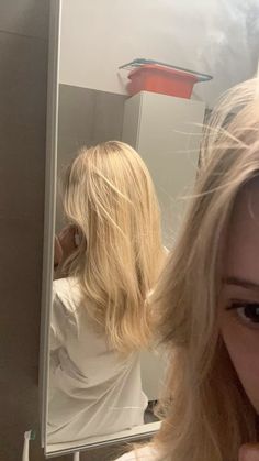 Lacy Aesthetic, Curly Beach Hair, Red Balayage Hair, Hair Motivation, Hair Foils, Blonde Aesthetic, Mirror Picture, Blowout Hair