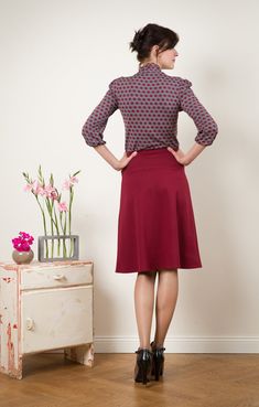 "Perfect for the first autumn walk! Marie is a cozy skirt in elegant darkred, with a deep fold. It is elastic, so the skirt does not need a zipper. A wonderful skirt for every day.. Berlin Calling is also available in many different colors. Size / Weight / \"Berlin Calling\" is available in sizes 36-42, for other sizes asks simply. materials 70% viscose, 27% nylon. 3% Spandex Care instructions: Machine wash inside out at 30 degrees, iron on reverse hot Production Handmade with Love in Berlin" Red Long Skirt For Fall, Red Knee-length Skirt For Fall, Fall Stretch Gathered Skirt, Red Full Skirt For Fall, Burgundy Skirt For Fall, Red Stretch Skirt For Fall, Fall Red Lined Skirt, Elegant Burgundy Pleated Skirt, Burgundy Flared Skirt For Fall