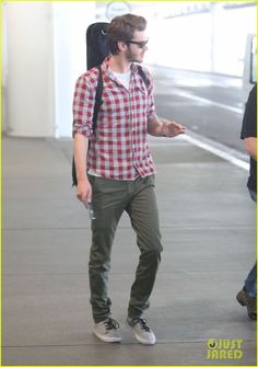 Garfield Outfit, Olive Chinos, Guy Style, Lax Airport, Plaid Shirt Men, Andrew Garfield, Men Fashion Casual Outfits, Just Jared