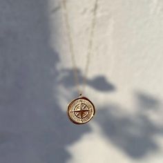 18K Gold Filled. High Quality for sensitive skin. Gold Compass Necklace, Wanderlust Necklace, Circle Charm Necklace, Star Charm Necklace, Compass Necklace, Star Pendant Necklace, Buy Necklace, Demi Fine Jewelry, Wedding Jewellery Necklace