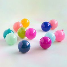 there are many different colored balls on the table