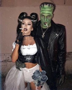 Scary Couples Halloween Costumes, Halloween Costume Couple, Frankenstein Costume, Funny Couple Halloween Costumes, Halloween Coustumes, Couples Halloween Outfits, Cute Couple Halloween Costumes, Trendy Halloween Costumes, Couples Halloween