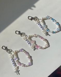 Seventeen Phone Charm, Kpop Keychain Ideas, Enhypen Seventeen, Kpop Accessories, Kpop Keychain, Keychain Beads, Diy Wire Jewelry Rings, Beads Keychain, Collect Book