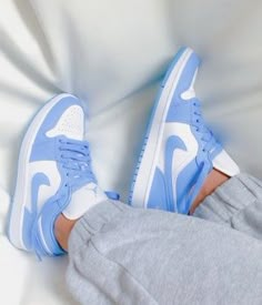 Nike Shoes Girls, Nike Fashion Shoes, Preppy Shoes, Jordan Shoes Girls, Jordan Shoes Retro, Custom Nike Shoes, All Nike Shoes, Nike Shoes Jordans, Nike Air Shoes