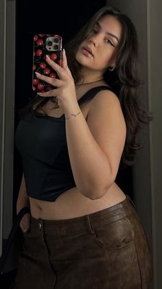 180 Lbs Women, Poses For Chubby Women, Plus Size Outfits Aesthetic, Curvy Casual Outfits, Plus Size Posing, Plus Zise, Plus Size Baddie Outfits, Chubby Fashion, Look Plus Size