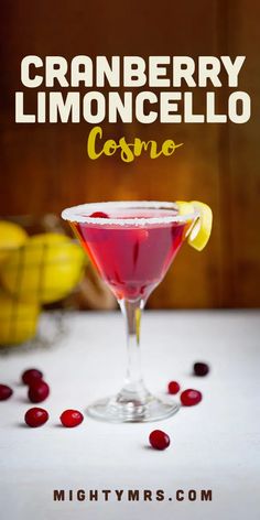 Cosmos Drinks Recipes, Cosmo Recipe Cocktails, Lemoncello Recipes Drinks, Fun Martini Recipes, Lemoncello Recipes, Cosmopolitan Drink Recipe, Cosmo Drink, Cosmo Martini, Cosmopolitan Drink