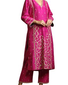 Ladies Suits Indian, Punjabi Suits Designer Boutique, Embroidery Suits Punjabi, Classy Outfits For Women, Kurti Embroidery Design, Pakistani Bridal Wear, Embroidery Designs Fashion