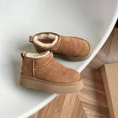 #mini uggs #winter boots #brown boots #platform boots #fashion shoes Fur Snow Boots, Warm Shoes, Style Streetwear, Designer Boots, Short Boots, Platform Boots, Direct Sales, Luxury Shoes