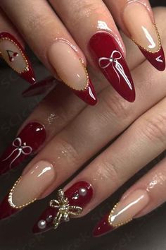 Red And Gold Nails, Almond Nail Art, Kutek Disney, New Years Nail Designs, Wine Nails, Red Acrylic Nails, Nagel Tips, Girly Acrylic Nails