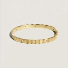 Flush Set Diamond Round Gold Cuff Bangle Bracelet in 10K 14K 18K Gold, Handmade Jewelry, Personalized Jewelry, Mothers Day Gift for her ✤ Center Stone Details:   - 𝐂𝐮𝐬𝐭𝐨𝐦𝐢𝐳𝐞: Yes - 𝐌𝐞𝐭𝐚𝐥: 10K/14k Gold - 𝐒𝐭𝐨𝐧𝐞: Lab Grown Diamond - 𝐂𝐥𝐚𝐫𝐢𝐭𝐲: VVS - 𝐂𝐨𝐥𝐨𝐫: D-E-F - 𝐂𝐮𝐭: Very Good - 𝐏𝐨𝐥𝐢𝐬𝐡: Excellent - 𝐂𝐨𝐧𝐝𝐢𝐭𝐢𝐨𝐧: New ↦ Making Process: Handmade - Crafted by our experienced team ➥Diamond Details * Diamond Shape - Round * Diamond Weight - 0.50 Carats * Diam Timeless Gold Bangle With Hand Set Details, Timeless Gold Hand Set Bangle, Timeless Hand Set Gold Bangle, Anniversary Yellow Gold Cuff Bracelet With Oyster Design, Gold Cuff Bangle, Flush Set Diamond, Jewelry Personalized, Cuff Bangle Bracelet, Gold Cuffs