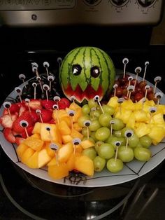 Kids Breakfast Muffins, Healthy Halloween Snacks For Kids, Halloween Fruit Tray, Monster Fruit, Halloween Themed Snacks, Easy Halloween Snacks, Halloween Snacks For Kids, Thanksgiving Breakfast, Halloween Food Appetizers