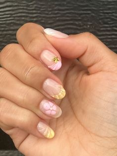 Seashell nails, summer nails, yellow, pink nails. #summernails #seashells Yellow Pink Nails, Yellow And Pink Nails, Summer Nails Yellow, Nails Seashell, Yellow Summer Nails, French Tip Gel Nails, Seashell Nails, Beachy Nails, Nails Summer Nails