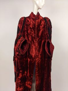 MOST EXTRAVAGANT VICTORIAN 1870’S BLOOD RED VELVET BUSTLE OPERA CAPE W APPLIQUES | eBay Dolman Coat, Victorian Cloak, Elven Costume, Haute Couture Wedding Dress, Fashion Baby, Steampunk Fashion