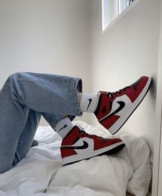 Jordan 1 Mid Chicago, Baskets Jordans, Basket Style, Nike Shoes Jordans, Nike Air Shoes