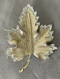 Vtg Signed SARAH COVENTRY Gold Tone & Silver Tone Maple Leaf Brooch Pin Jewelry | eBay Miriam Haskell Jewelry, Vintage Jewelry Antique, Fall Designs, Vintage Jewlery, Sarah Coventry Jewelry, Premier Jewelry, Leaf Brooch, Sarah Coventry, Pin Jewelry