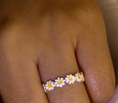 Dreamy Daisy Wreath Ring - BEYOUtify Boutique Daisy Clothes, Different Rings, Rings Fun, Daisy Rings, Daisy Wreath, Wreath Ring, Wreath Rings, Bozeman Mt, Daisy Design