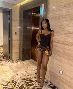 Gold Outfit Black Women, Leather Outfits Black Women, Birthday Fits Baddie, Summer Outfits Black Women, Strip Club Outfit, Rich Vibes, Black And Gold Outfit, Lunch Date Outfit