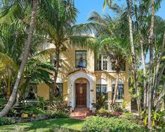 The Addison Mizner Associated Watts Potts Pottery Home, 1926 Mediterranean style in West Palm Beach, Florida Beach House Mediterranean, Beach Exterior, Addison Mizner, Mediterranean Houses, Florida Homes, West Palm Beach Florida, Miami Houses, Palm Beach Florida, Florida House