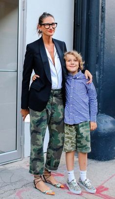 Jenna with son, Beckett. Camo Print Pants, Camouflage Pants, Casual Chique, Military Outfit, Cool Street Fashion